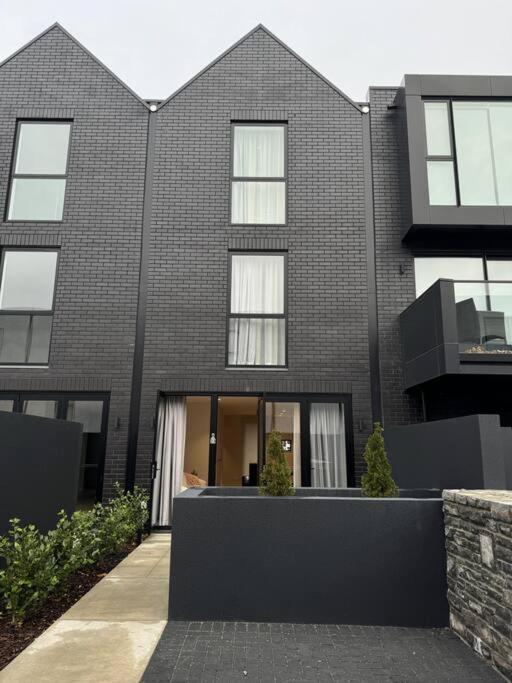 Black-Luxe Living In The Heart Of City Apartment Christchurch Bagian luar foto