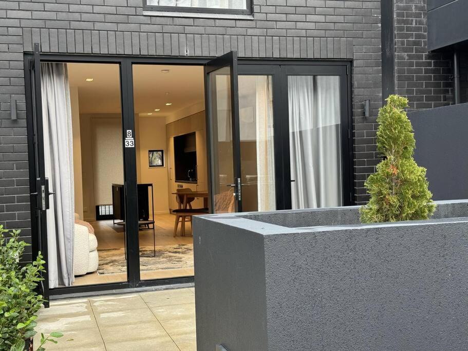Black-Luxe Living In The Heart Of City Apartment Christchurch Bagian luar foto