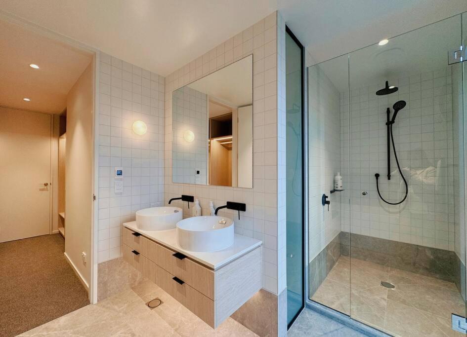 Black-Luxe Living In The Heart Of City Apartment Christchurch Bagian luar foto